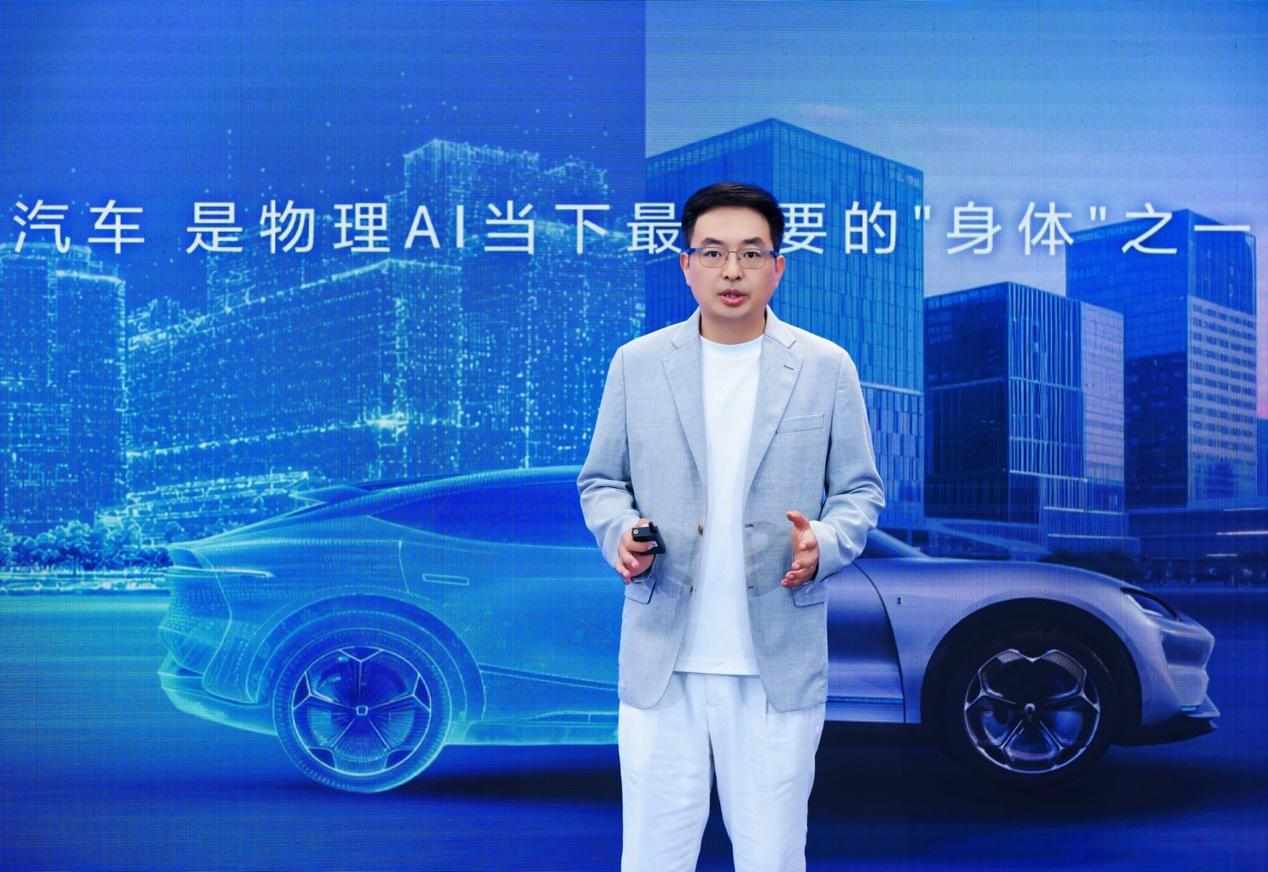 跳出车展登陆机器人大会｜AIVA李博讲述物理AI落地新路径