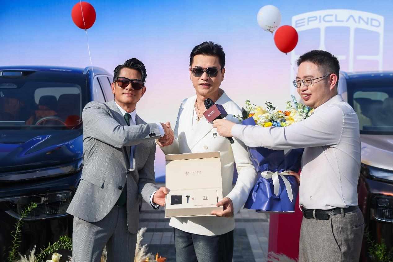 001号车主郭富城亲手交车，奕境X9集中交付仪式首站落地华为松山湖