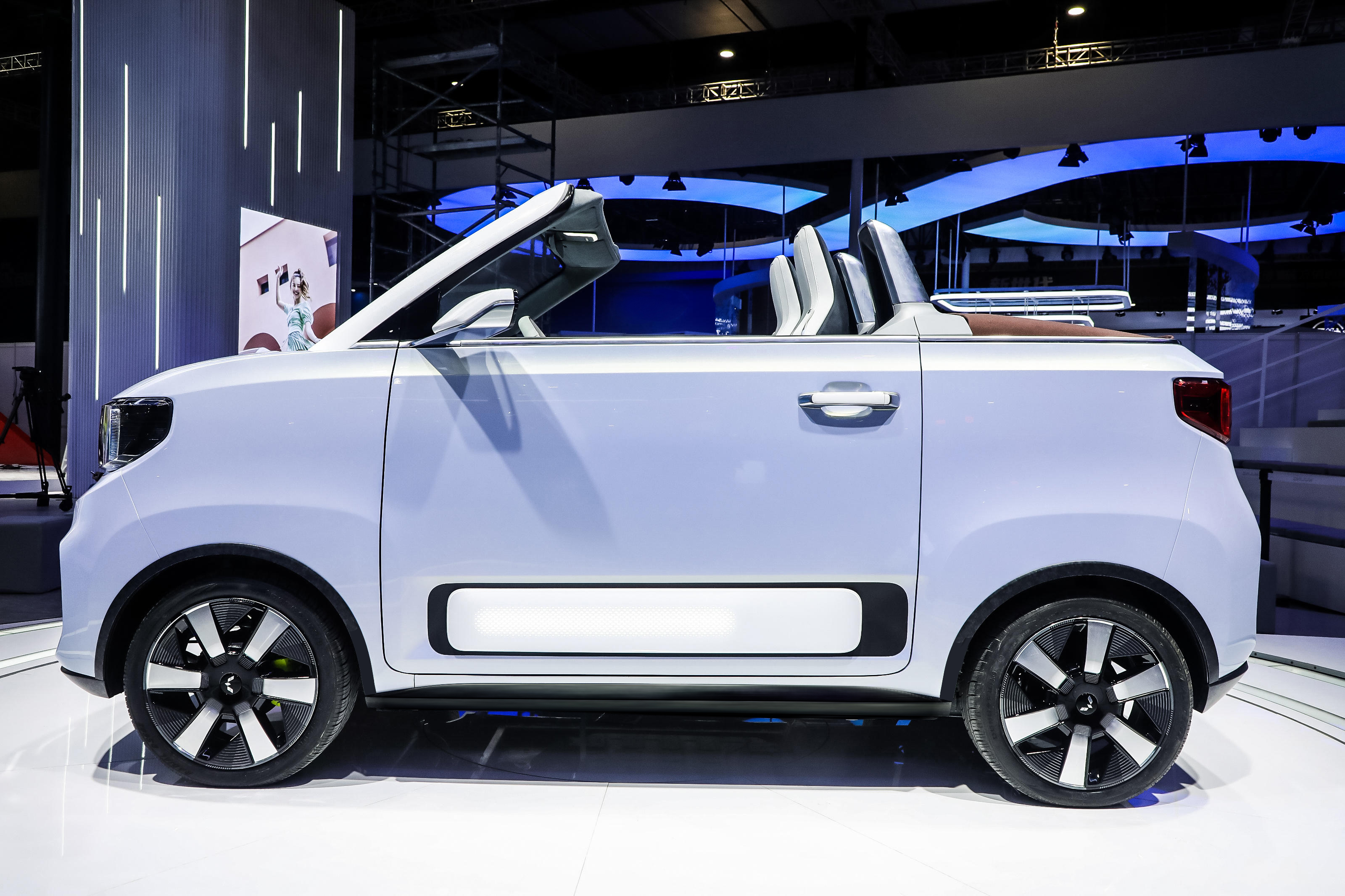 五菱发布首款敞篷车宏光minievcabrio2022年投产