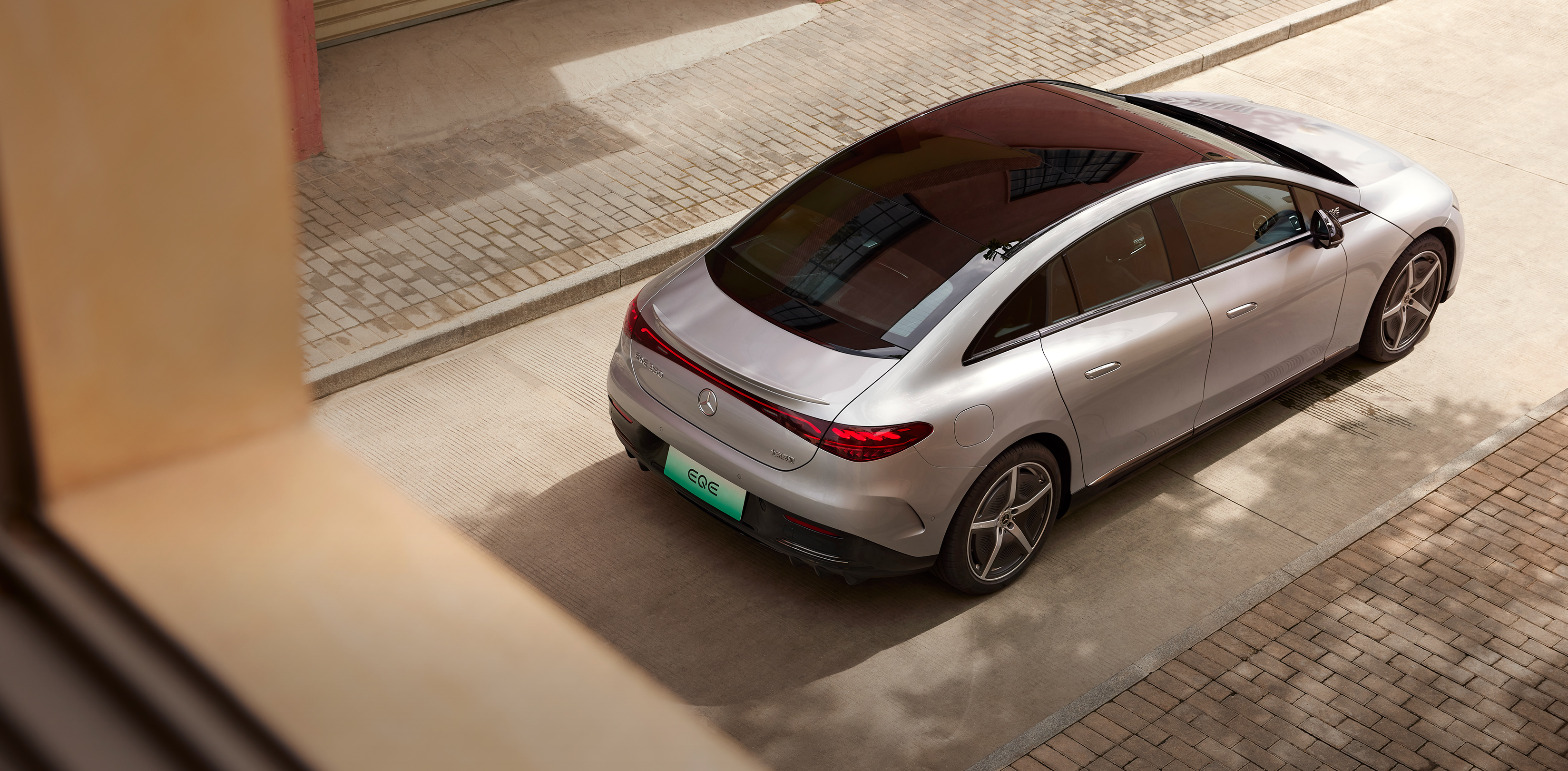 比如奔驰eqe,目前47.