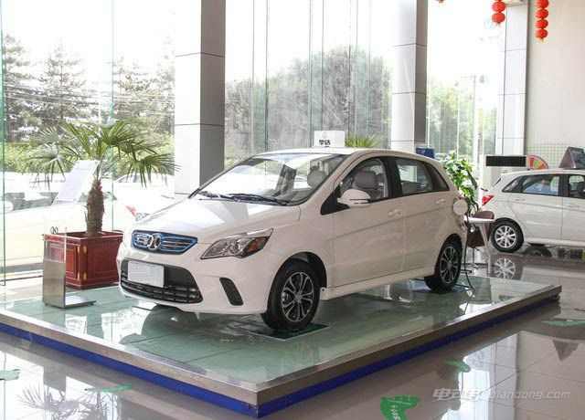 北汽新能源新款EV160上市 售17.78-18.99万元
