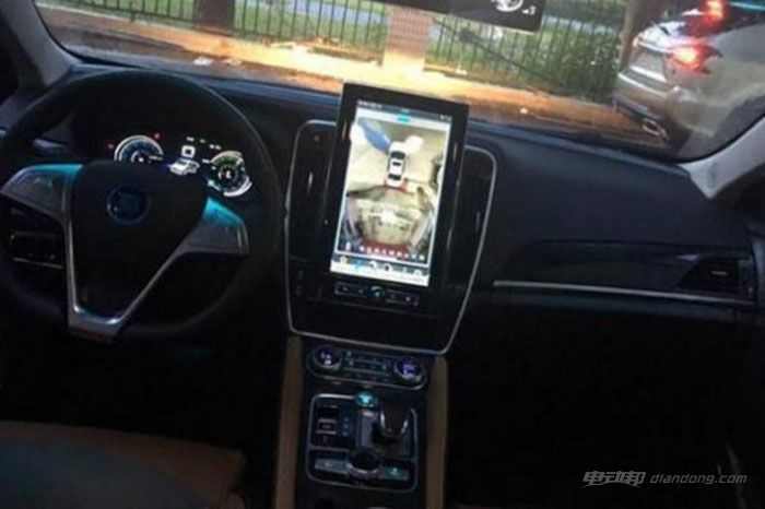 新款秦双模版内饰曝光 中控超大屏抢眼