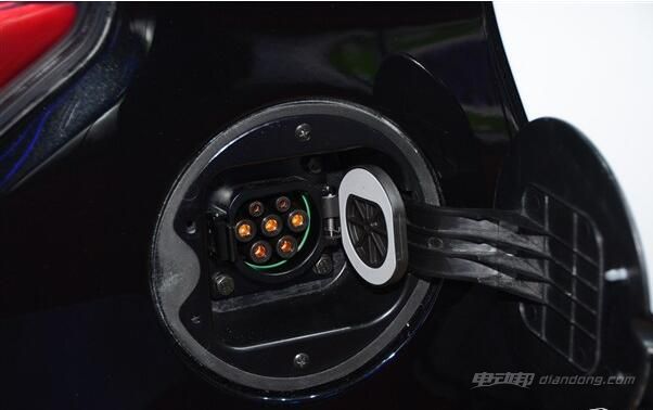 众泰e200 充电口