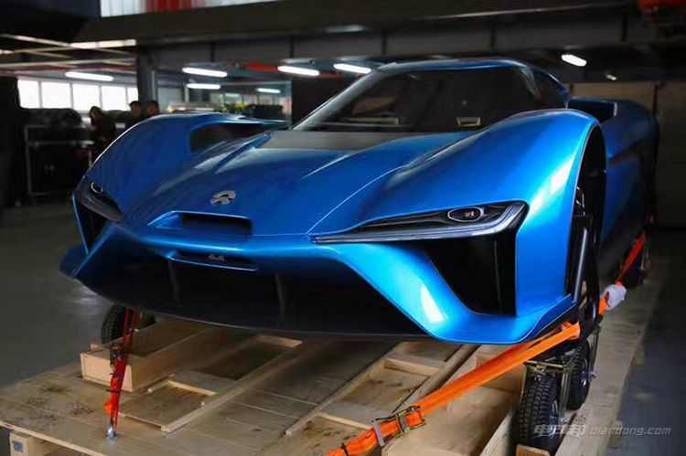 大图实拍 地球最快电动车蔚来ep9入关中国  