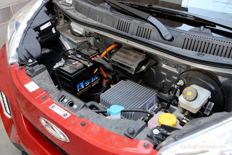 6万的预售价也算合情合理,只不过小蚂蚁还需要面对荣威e50,众泰芝麻