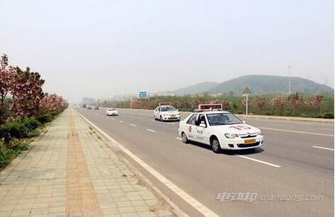 開車掉頭是科目三場外路考中的一項考察內容,對於駕校學員來說開車