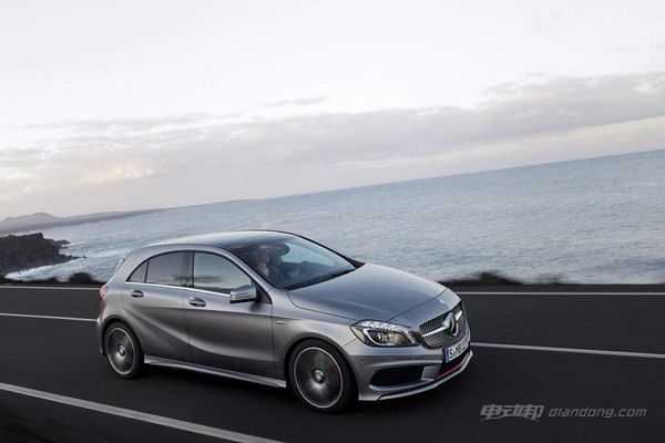 奔驰分为a级:w168 w169 两厢轿车小型车 b级:w245 w246 紧凑型汽车 c