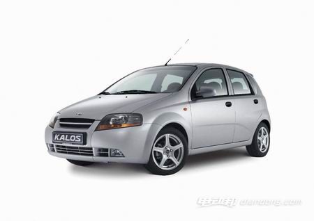 2004年,通用大宇汽车科技公司推出新款中型车magnus.