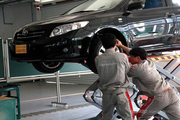 如果是3年以内新车,车辆要按照维修保养手册进行例行保养.