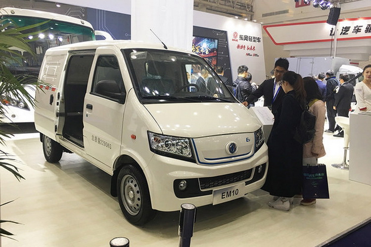 最大续航245公里 东风俊风em10亮相2017武汉商用车展