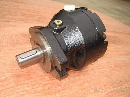 液压制动器,制动器就是所谓的刹车.