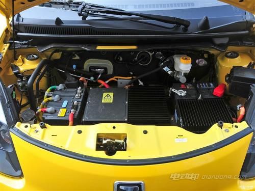 众泰云100plus电动汽车:电池