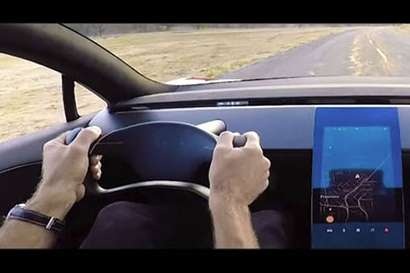 特斯拉ROADSTER曝出小视频？这个方向盘厉害了！