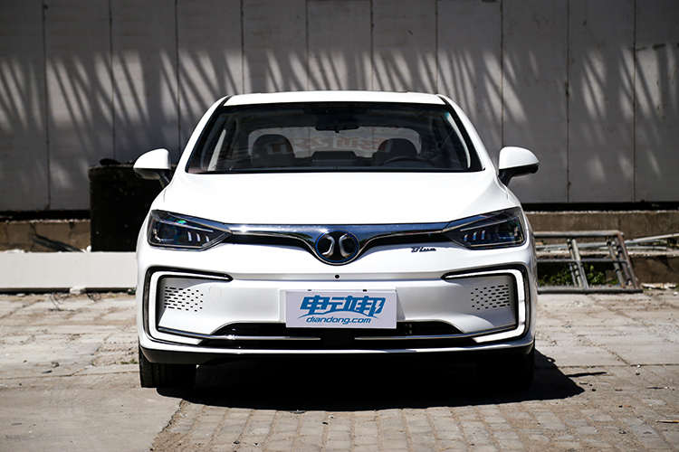 颜值续航都在线  北汽新能源EU5到店实拍