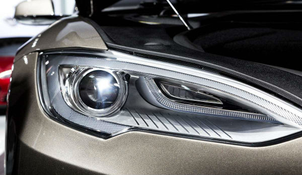 汽车大灯灯架修复,汽车大灯灯脚修复