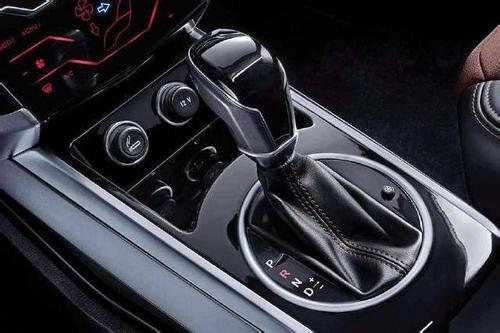 为什么自动挡汽车行驶中不能挂空档滑行?