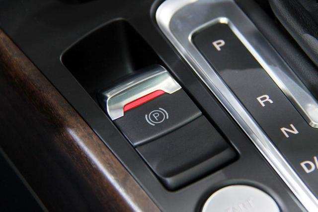 电子手刹和自动驻车一样吗?电子驻车制动系统的优点