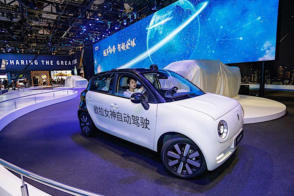 欧拉R1女神版亮相上海车展 欧拉R1自动驾驶技术现场演示