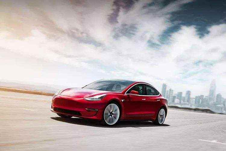 32.8 万元起，国产 Model 3 标准续航升级版开放预订，你觉得贵吗？