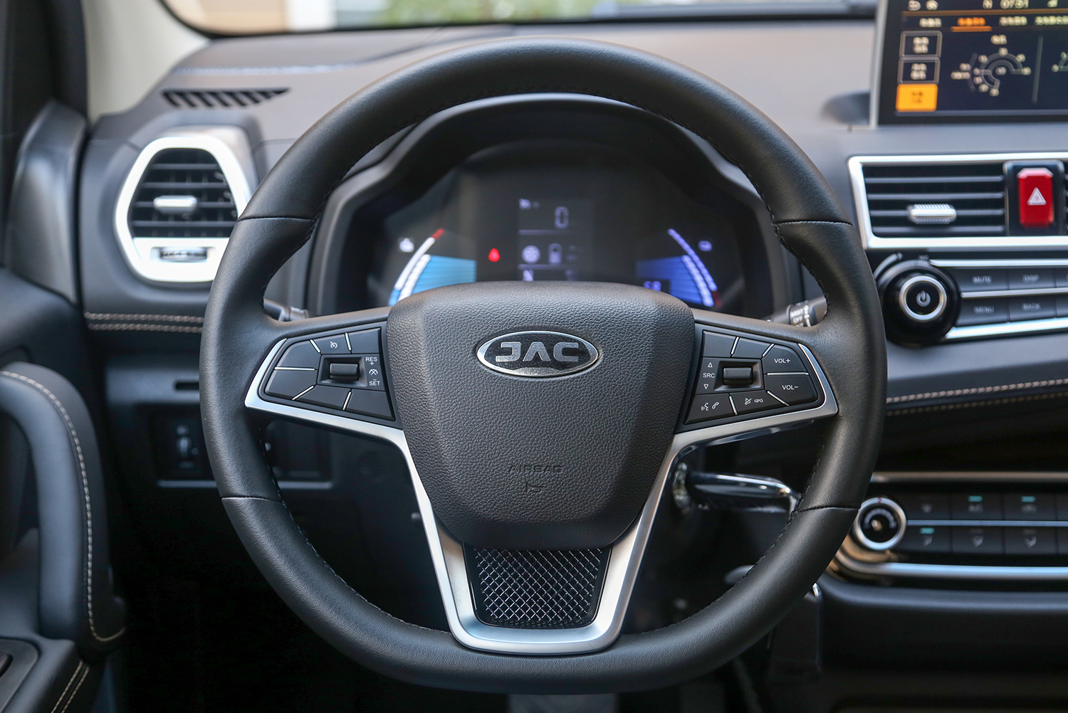 外观小改动动力有升级试驾江淮iev6e青春版