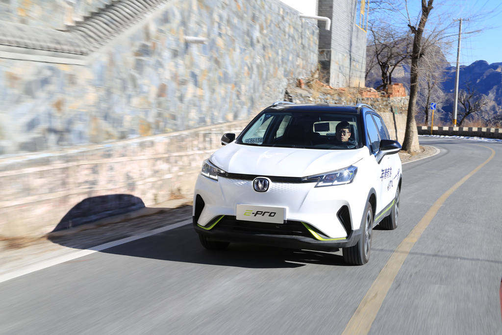 长安e-pro 的驾驶模式有 eco,normal 和 sport 3 种模式可选.