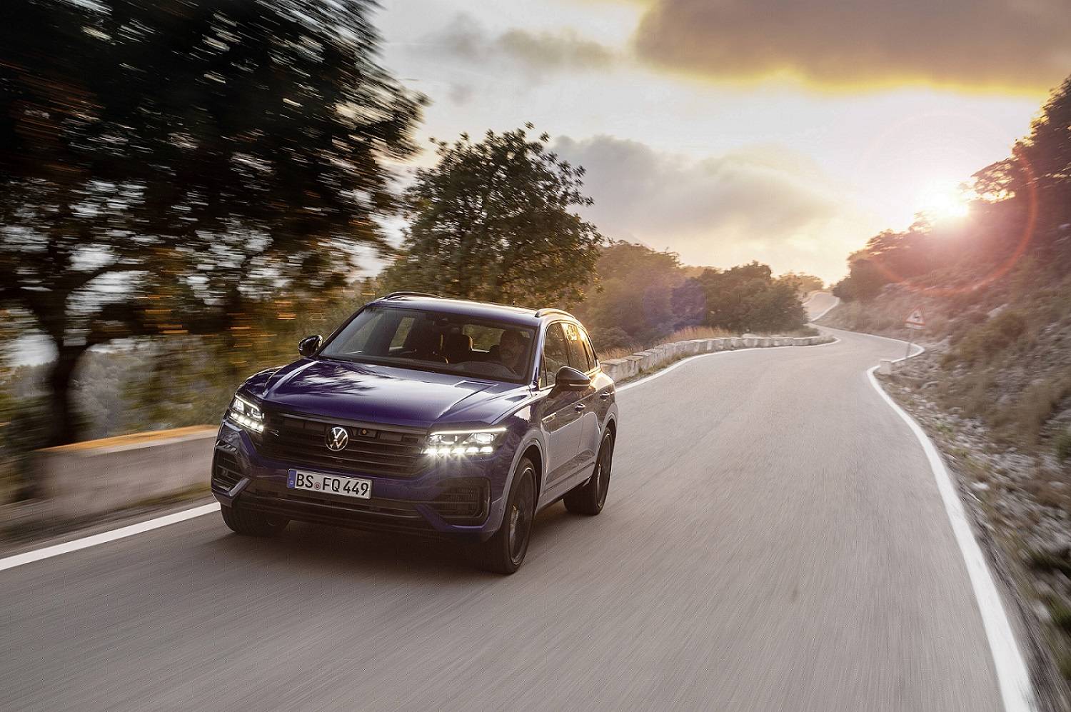 搭载全时四驱系统,途锐r发布,将于下半年德国上市