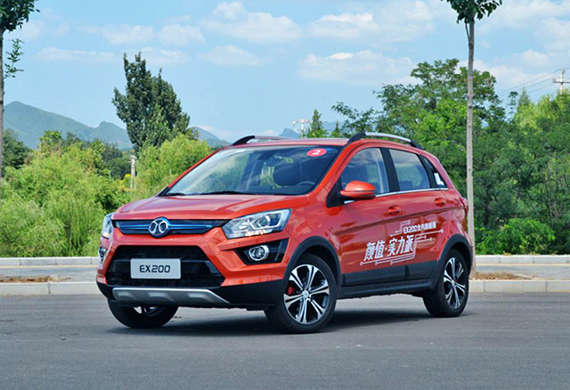 北汽e150 ev是在汽油版的基础上打造,外形也与汽油版车型共同,不过浅