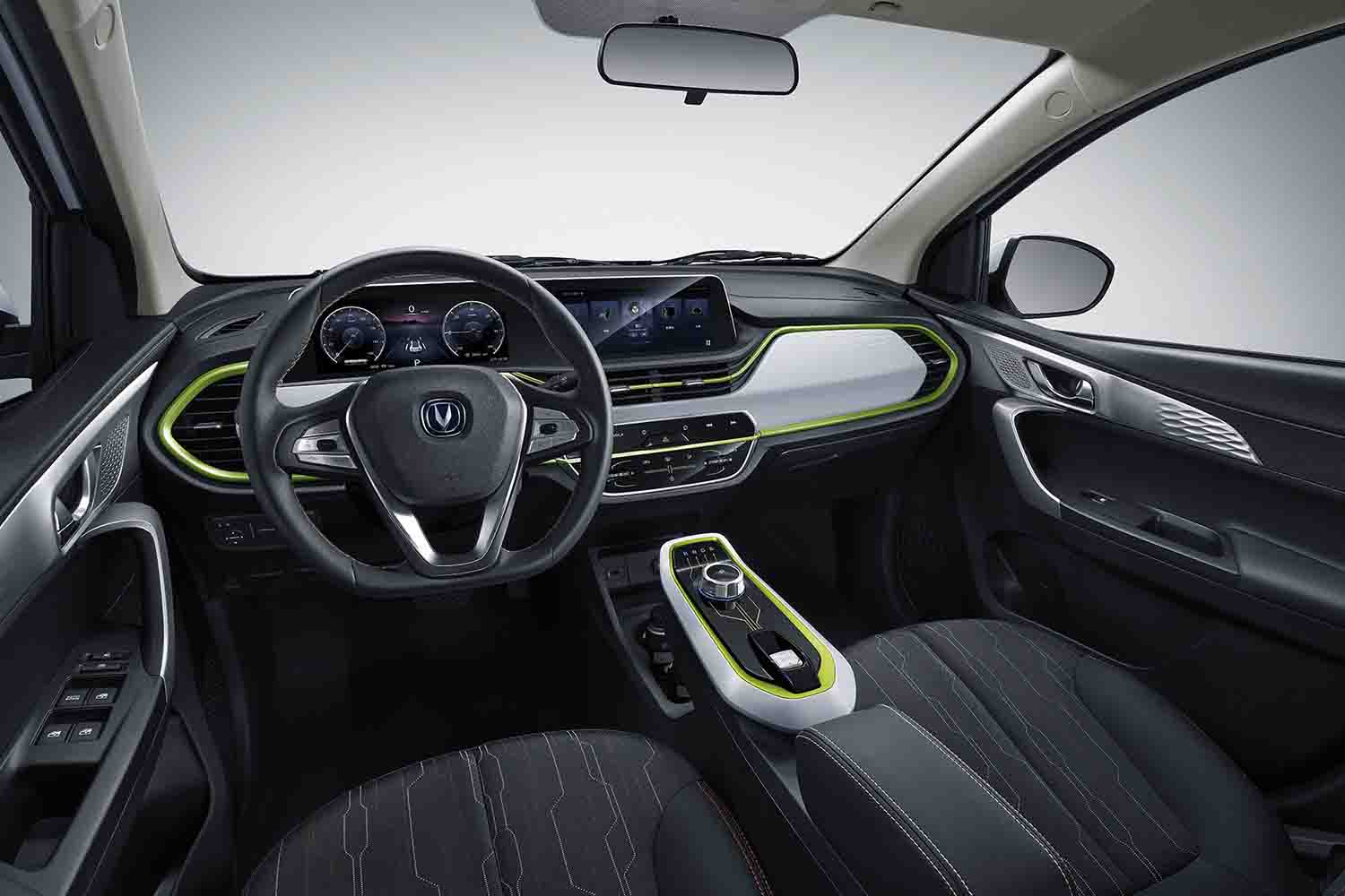 奔奔e-star右前驾驶空间