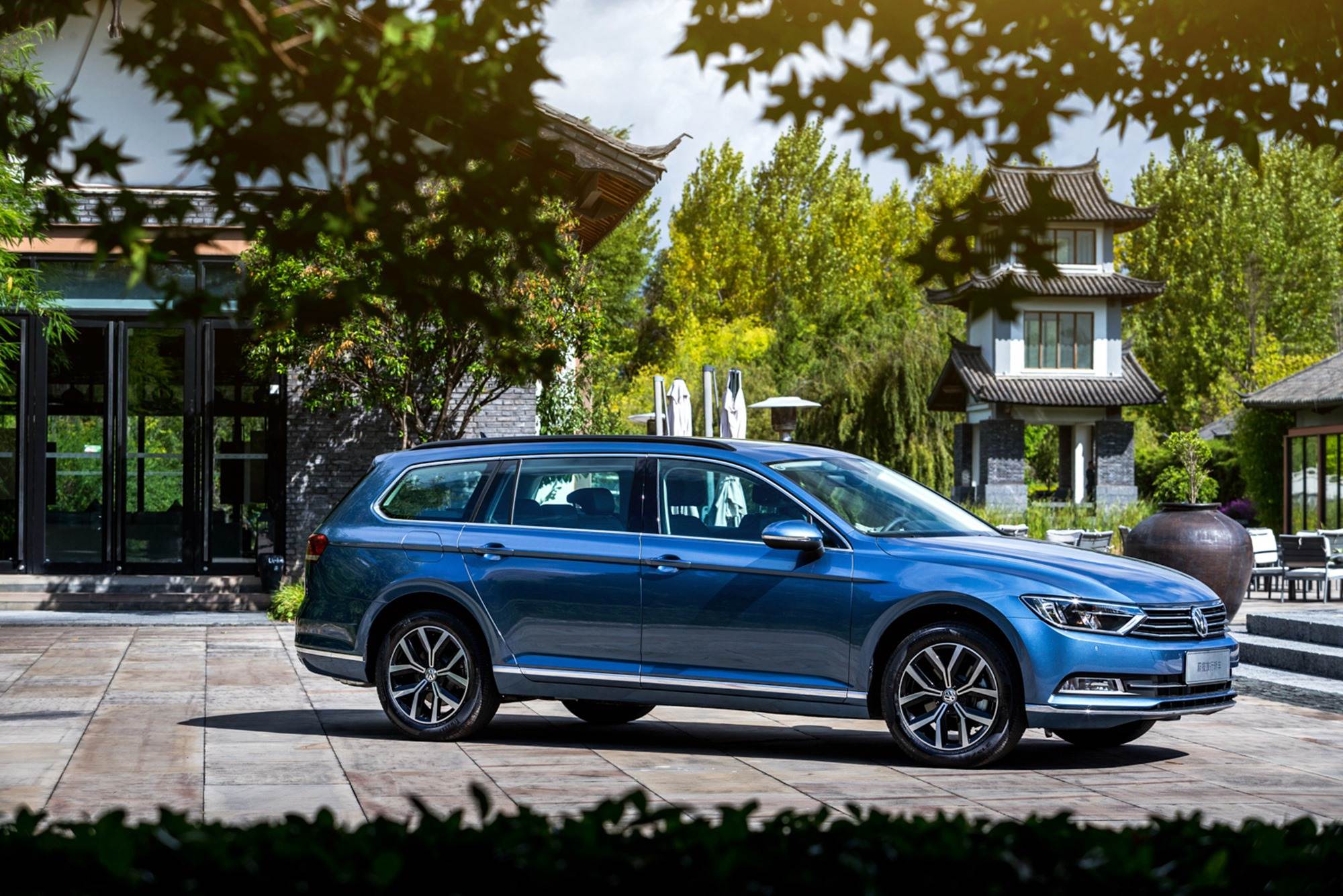 大众蔚揽充电桩,大众蔚揽车内观看蓝天白云 【图】