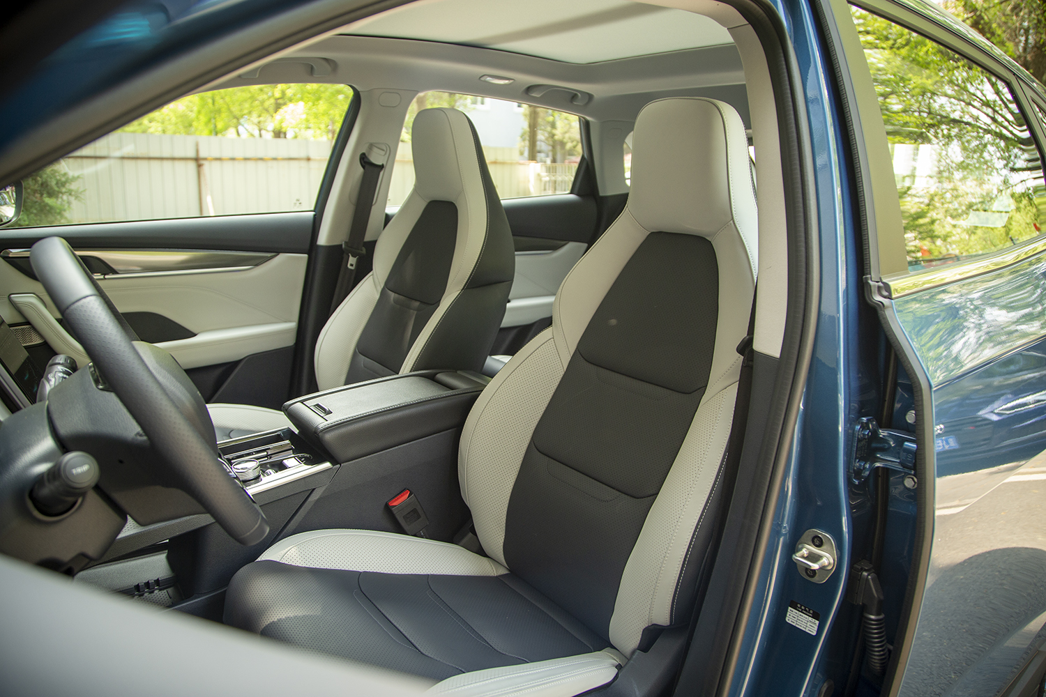 到底算是改款还是换代?威马ex5-z静态实拍