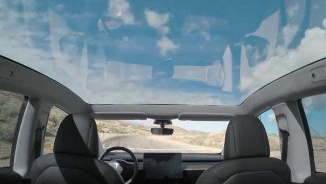 model y巨大的玻璃天幕