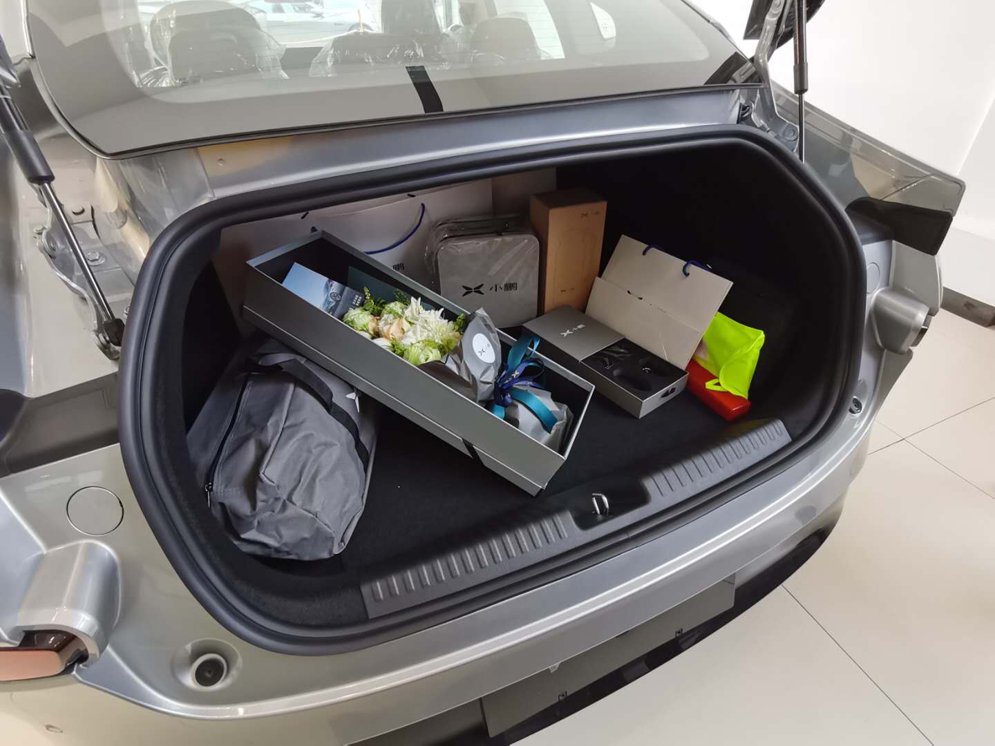 一后备厢的礼品购买小鹏p7有几率获得"神秘礼物",种类各不相同.