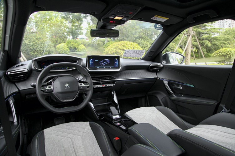 试驾东风标致e2008 具备燃油版基因的纯电动个性suv