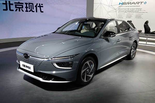 新能源B级车的合资新玩家 现代名图纯电动亮相广州车展