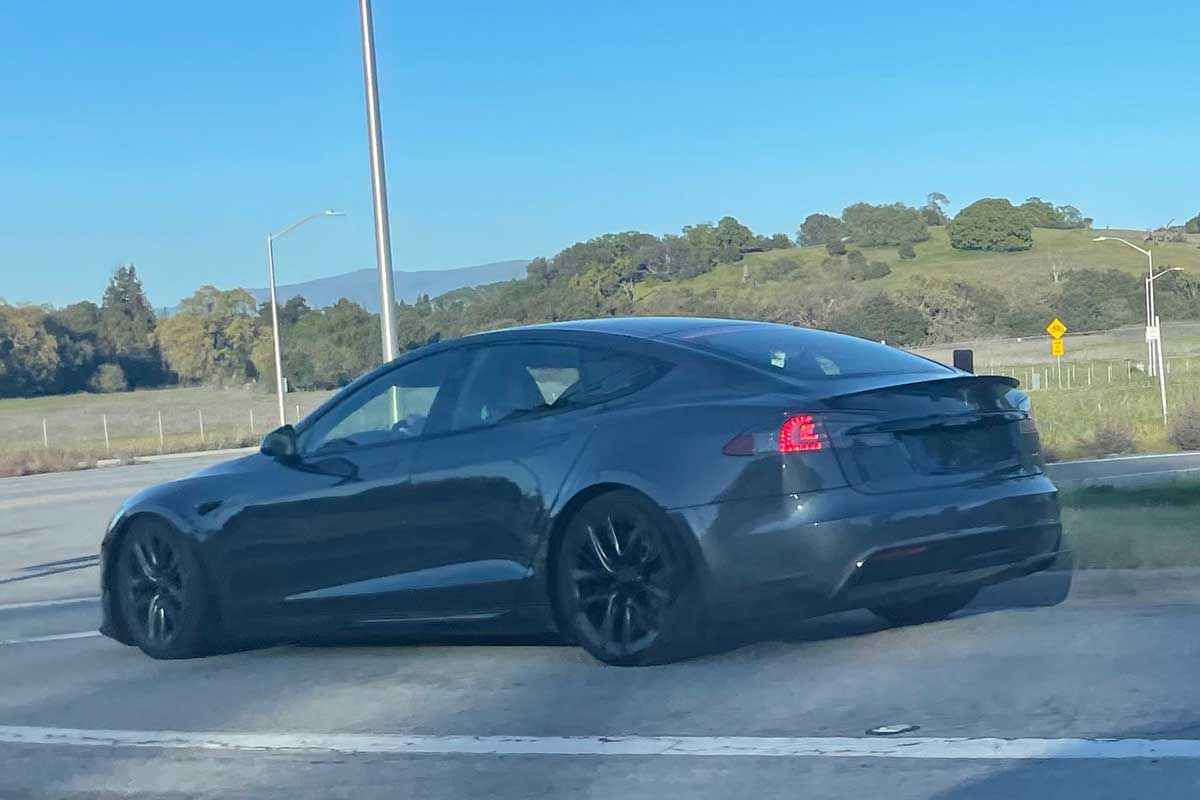 网友捕获野生Model S Plaid和Yoke方向盘