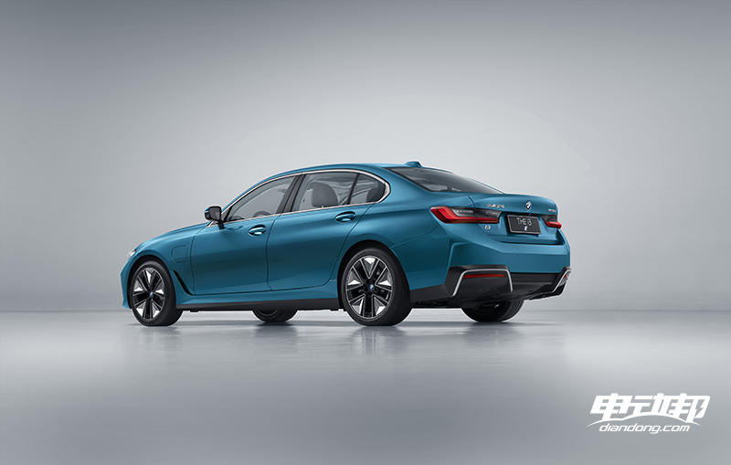 https://i2.dd-img.com/w/cms/79973acd3f148469e529018efd5ac286.jpg 03.全新BMW i3_海岸蓝_后方45度.jpg